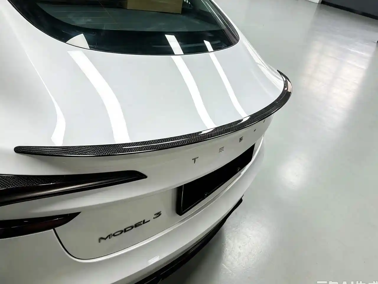 Carbon Fiber Tesla Model 3 & Model Y Parts